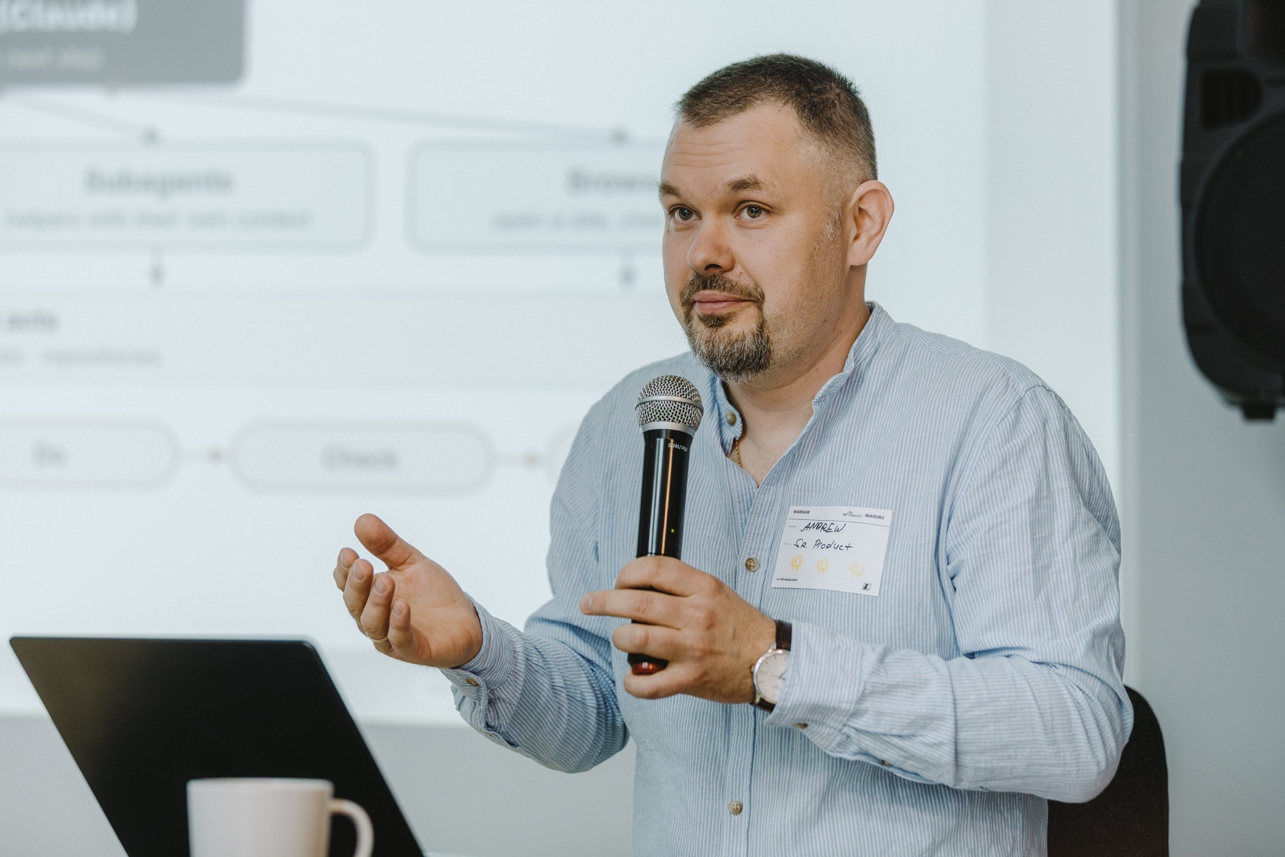 Andrew Tomin presenting the anatomy of an AI agent at Imaguru